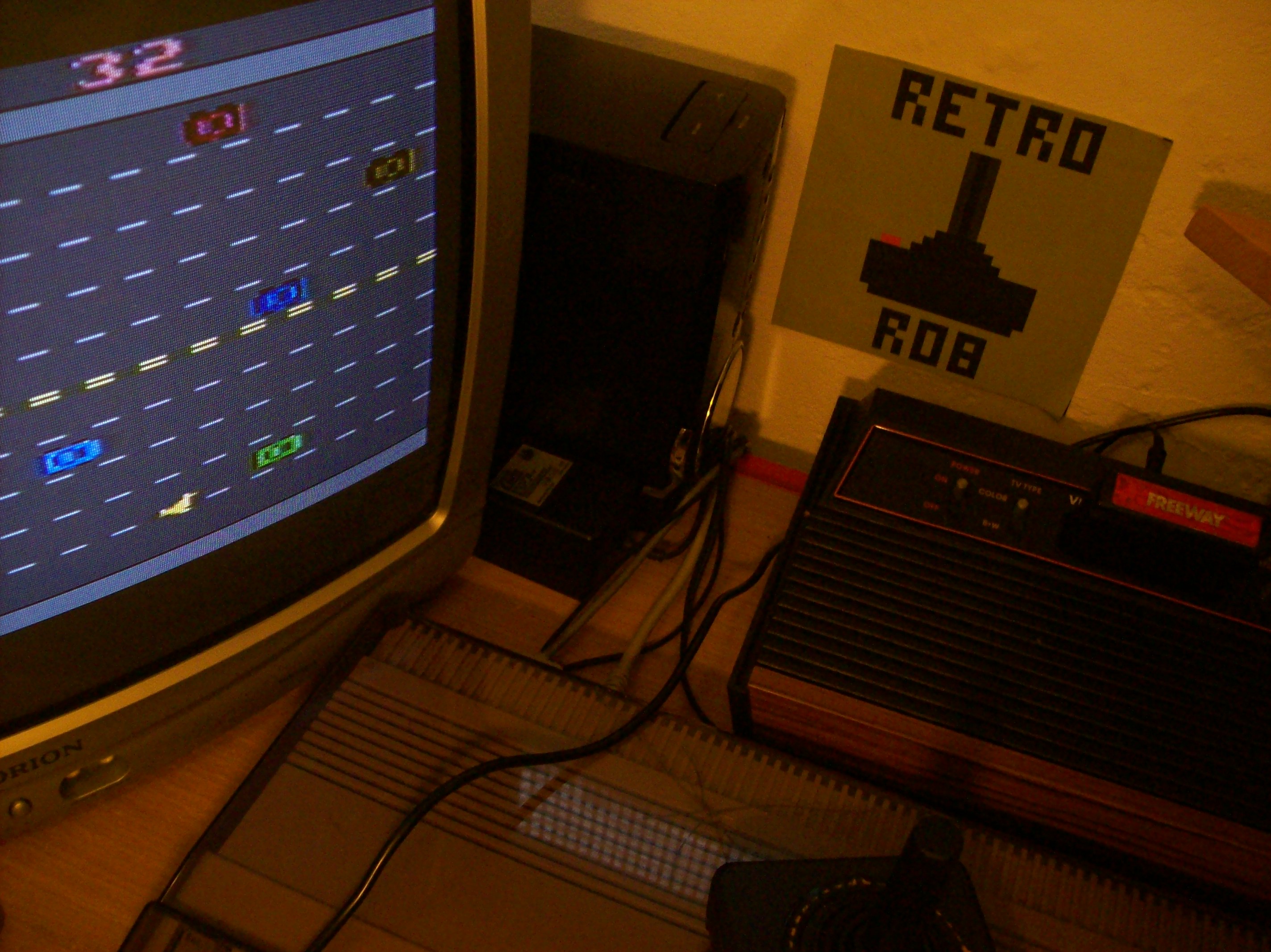 RetroRob: Freeway: Game 1 (Atari 2600 Expert/A) 32 points on 2019-01-19 07:54:35