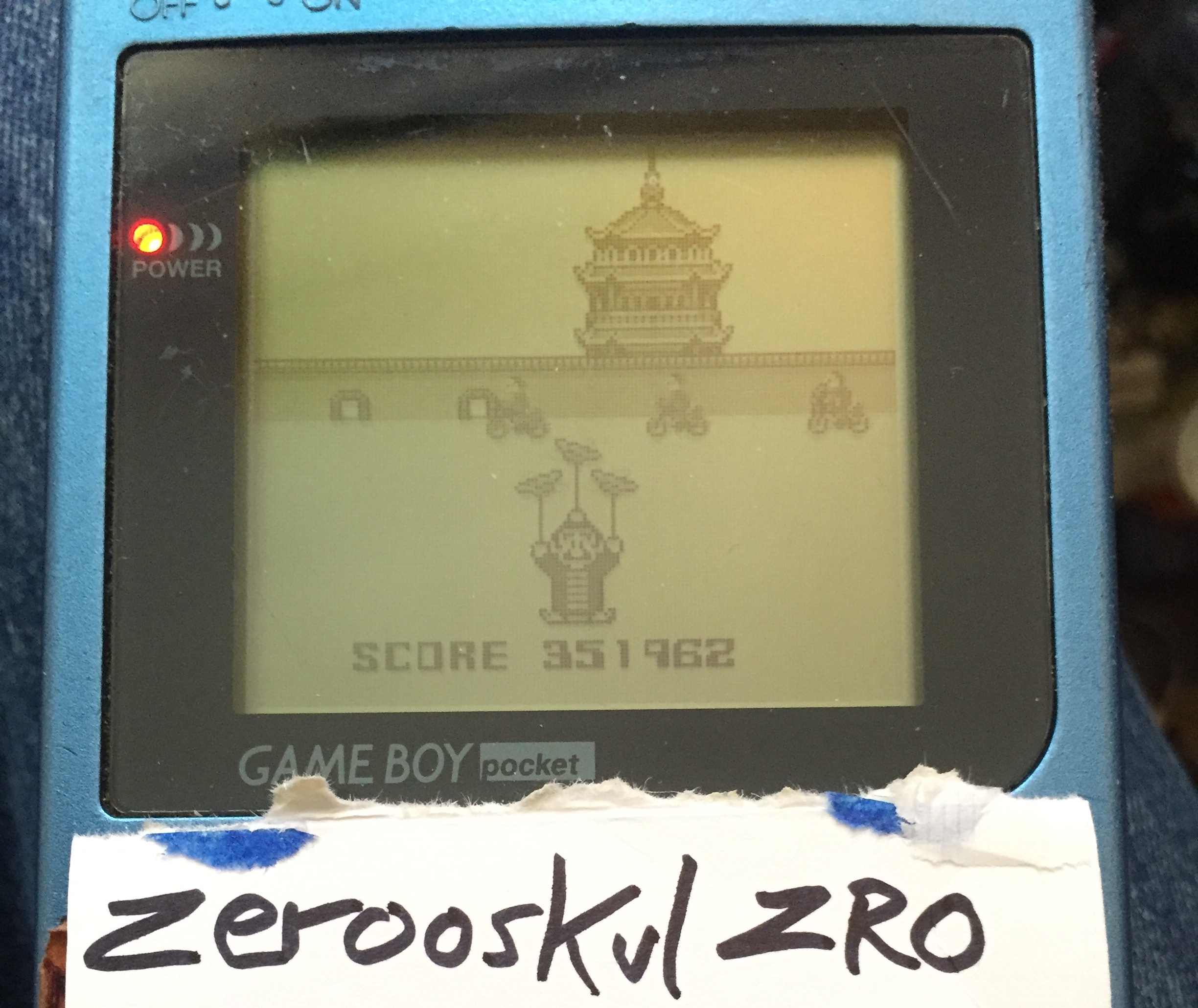zerooskul: Qix (Game Boy) 351,962 points on 2018-03-22 11:18:07