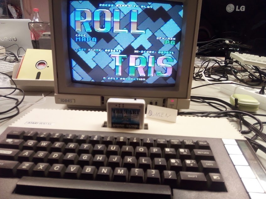 Bunsen: Rolltris (Atari 400/800/XL/XE) 3,671 points on 2018-01-20 08:03:12