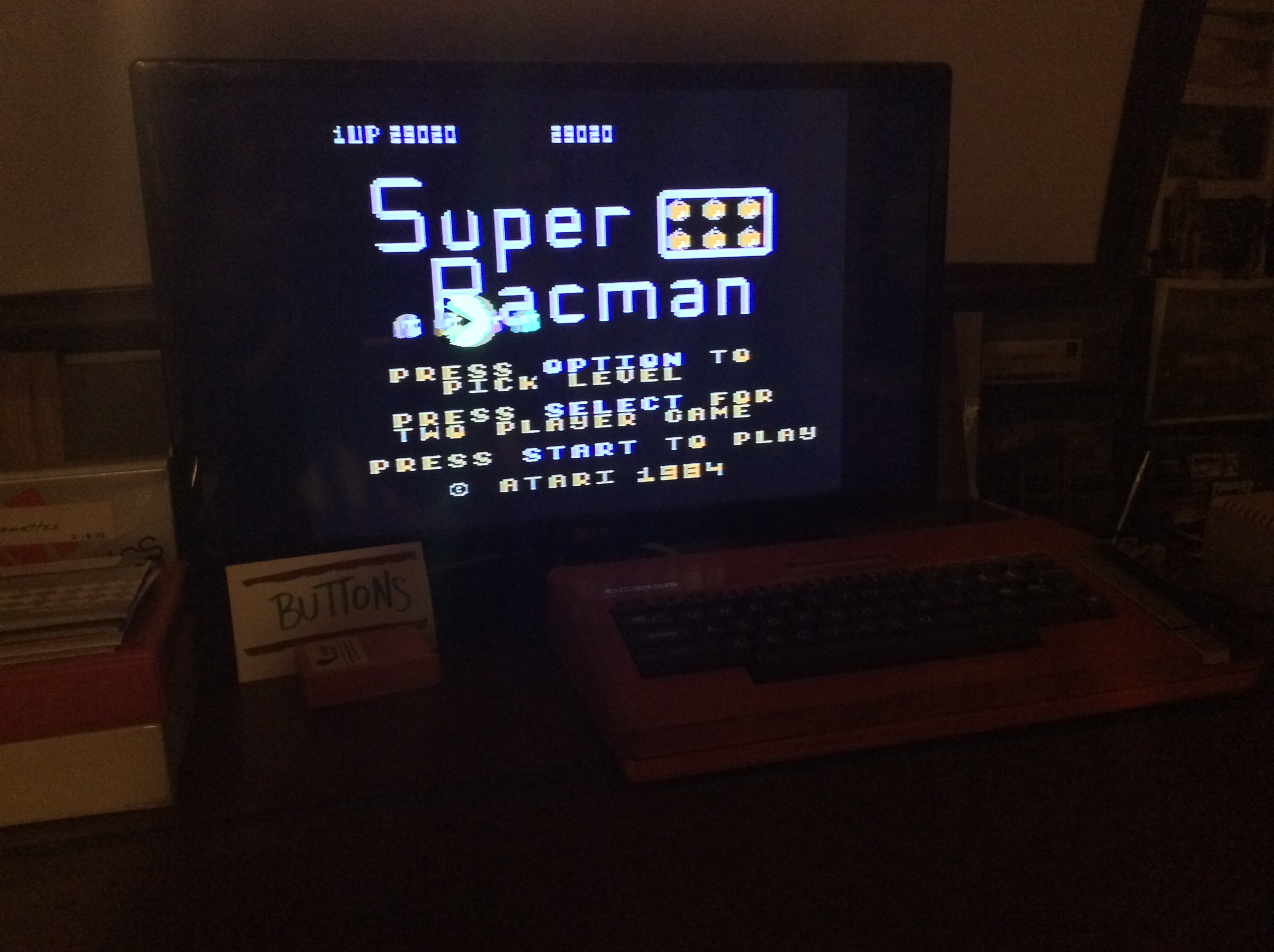 Buttons: Super Pacman [Default settings] (Atari 400/800/XL/XE) 29,020 points on 2019-12-20 20:48:04