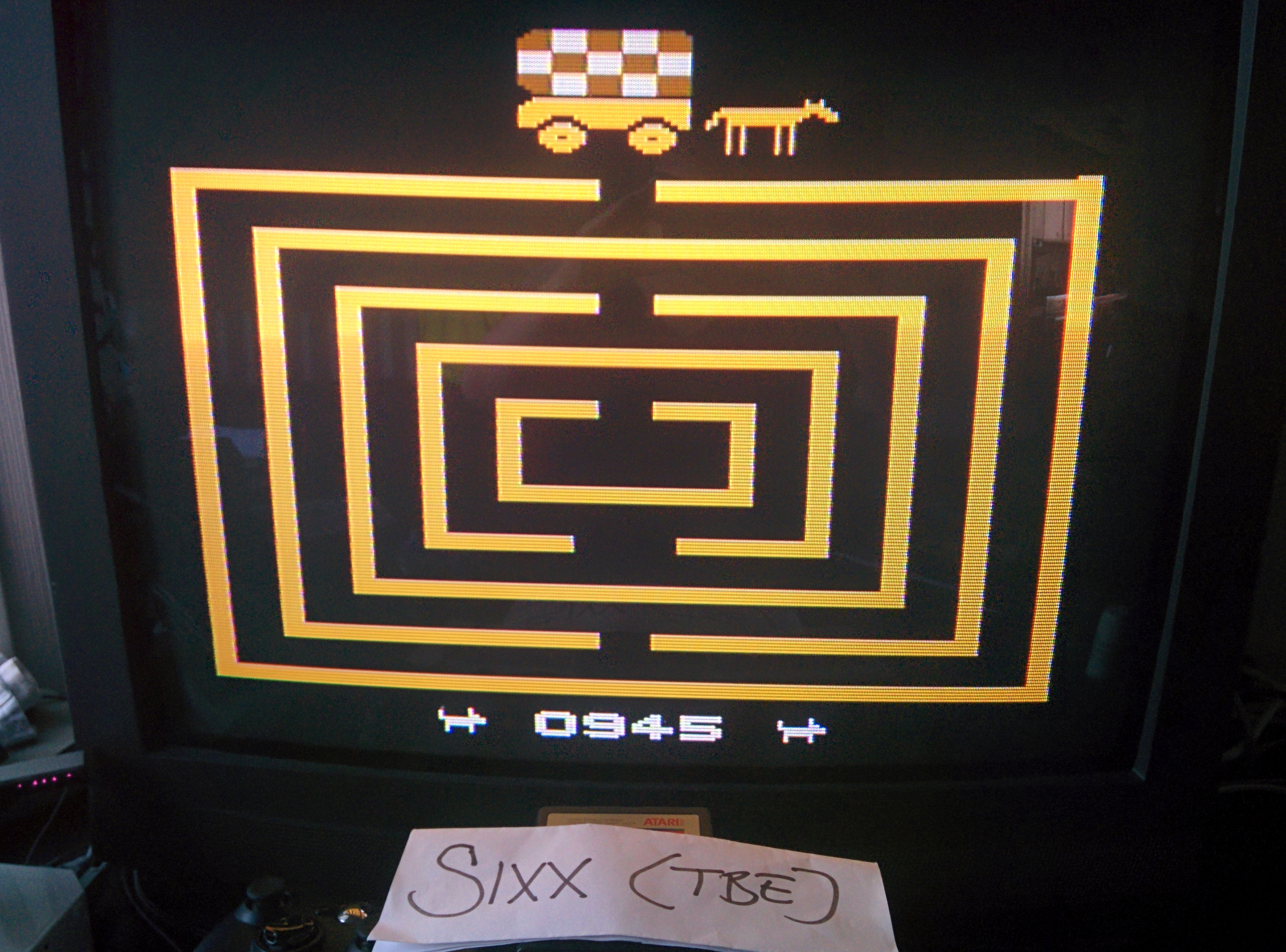 Sixx: Chase the Chuck Wagon (Atari 2600 Emulated Novice/B Mode) 945 points on 2014-07-28 13:01:39