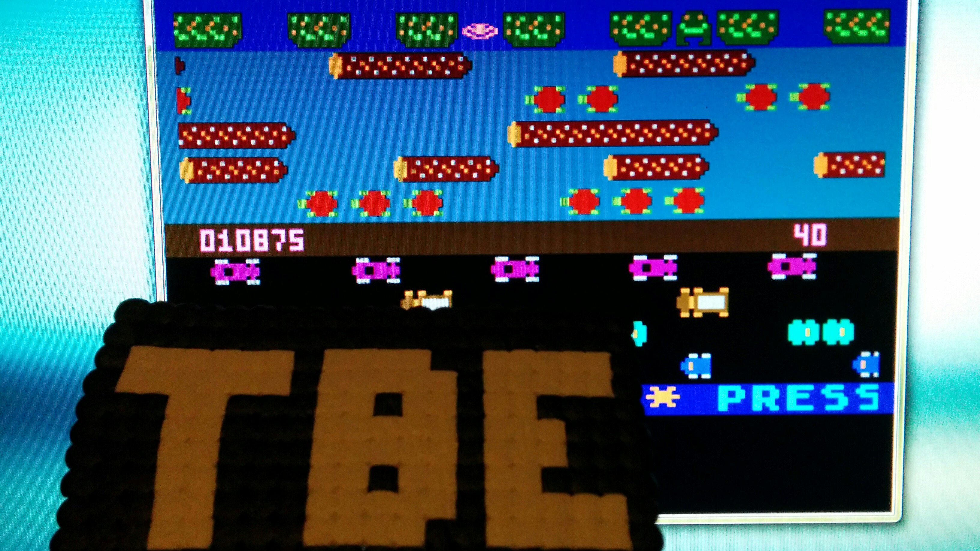 Sixx: Froggie (Atari 400/800/XL/XE Emulated) 10,875 points on 2014-10-06 12:55:37