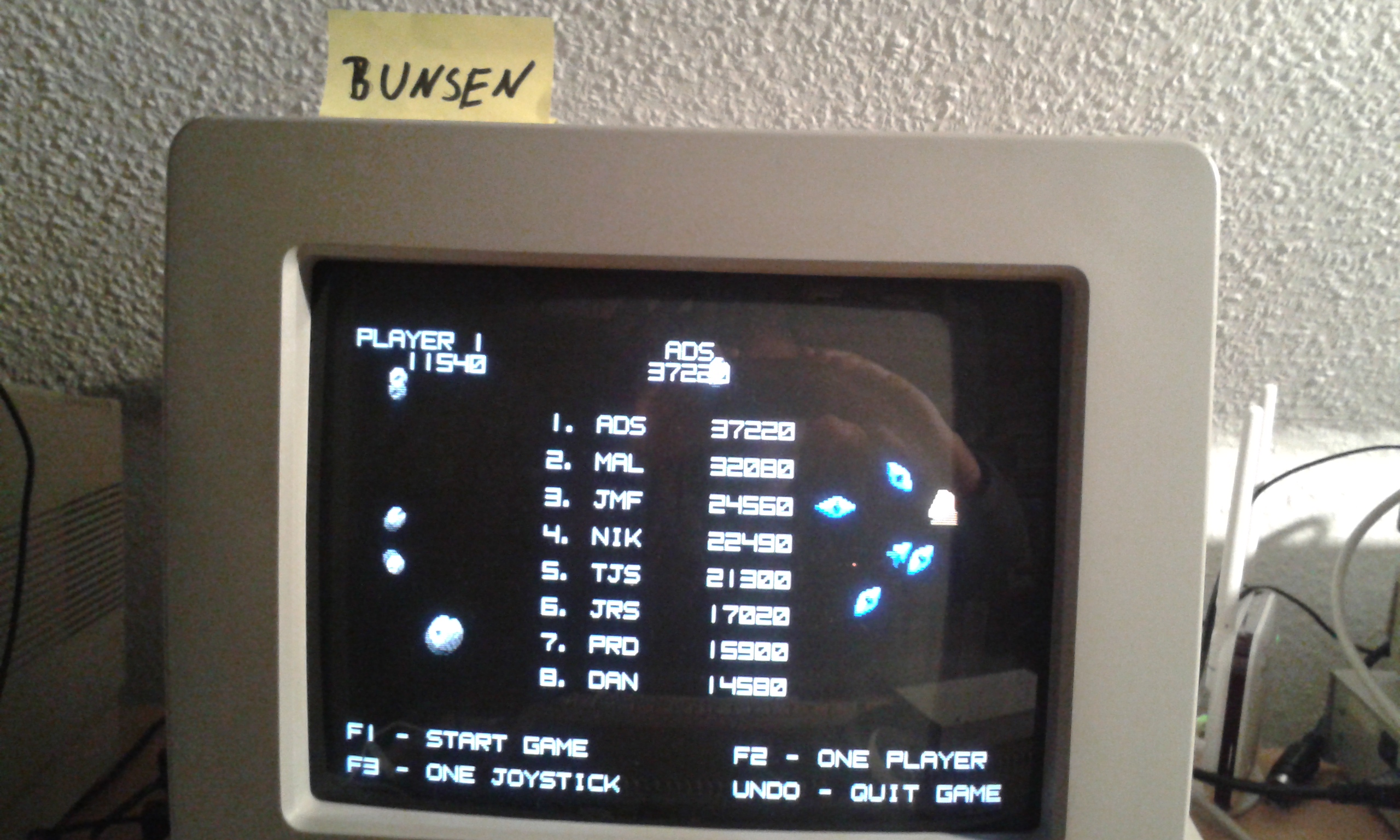Bunsen: Asteroids Deluxe (Atari ST) 11,540 points on 2015-04-24 14:39:09