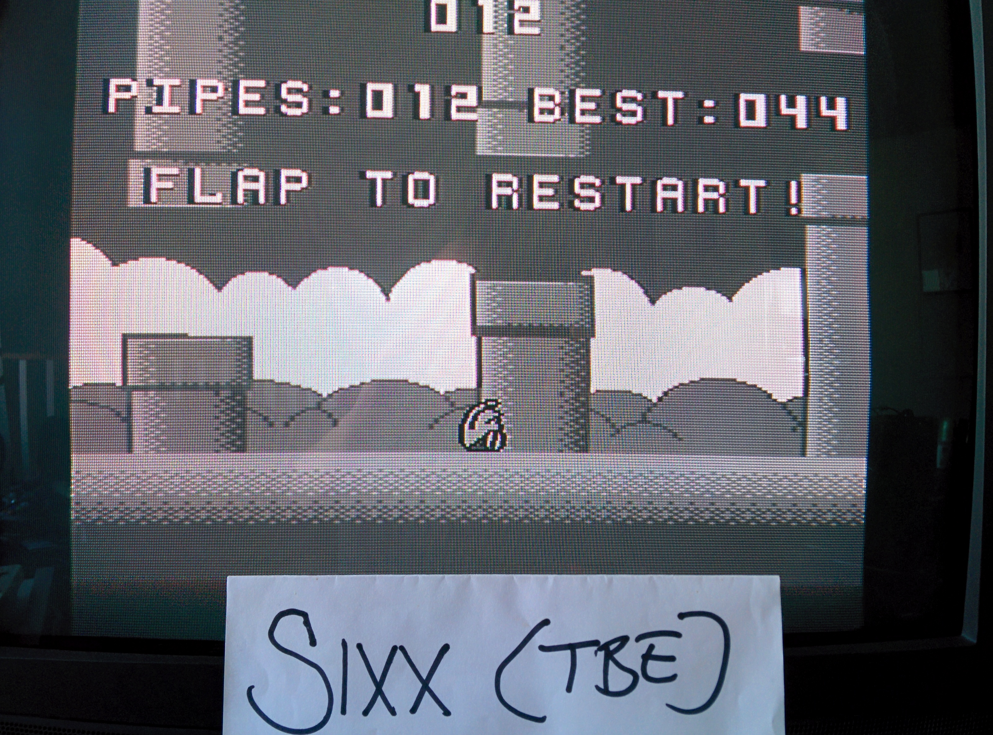 Sixx: Happy Flappy (Commodore 64) 44 points on 2014-04-28 03:49:08
