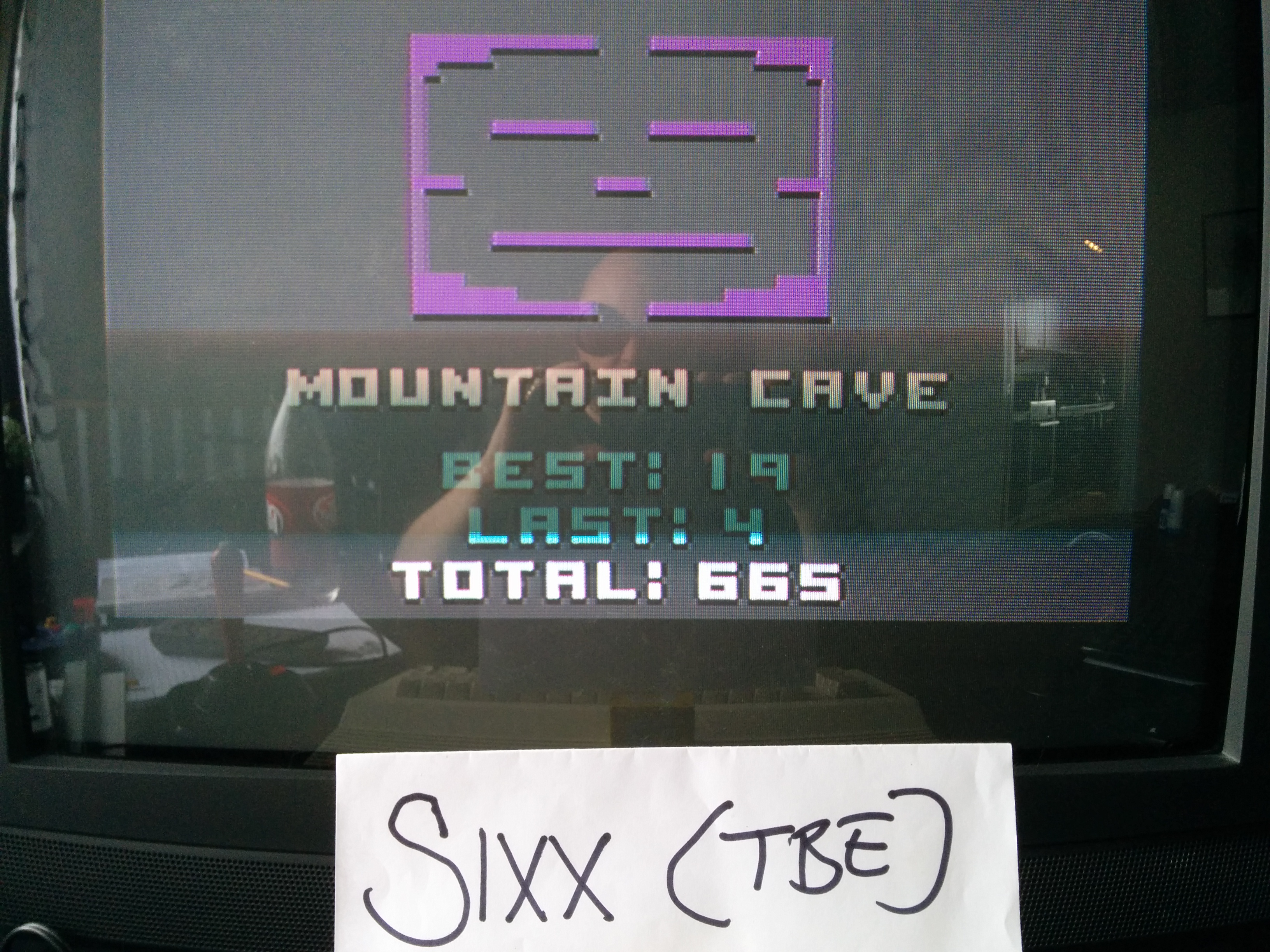 Sixx: Super Bread Box: Mountain Cave (Commodore 64) 19 points on 2014-04-30 03:05:31